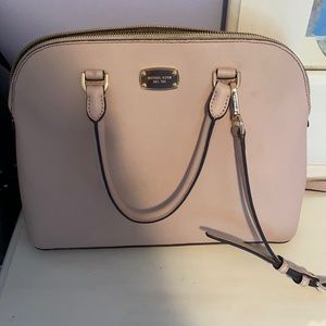 Michael Kors purse in excellent condition.